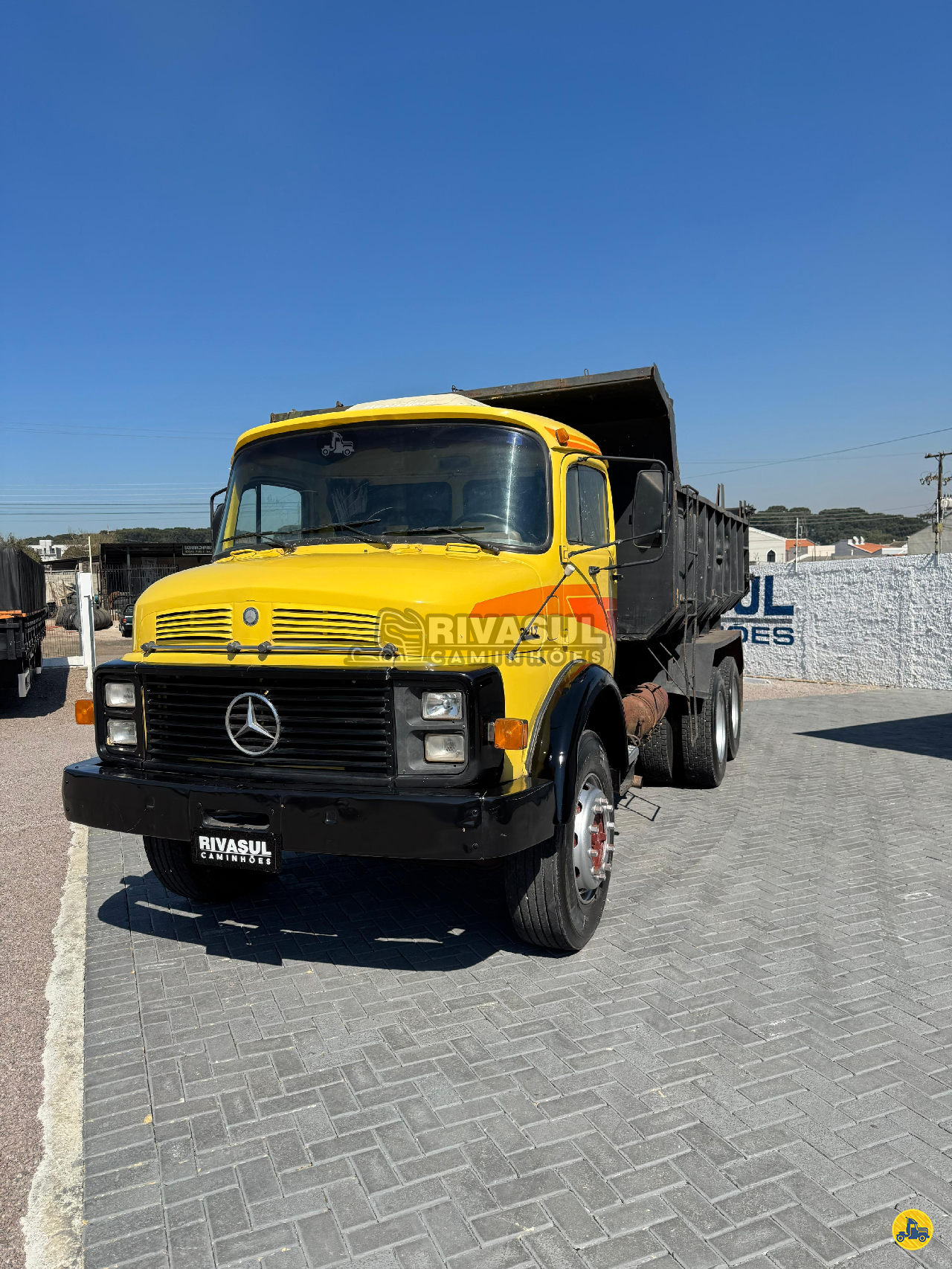 CAMINHAO MERCEDES-BENZ MB 2217 Caçamba Basculante Truck 6x4 Rivasul Caminhões CURITIBA PARANÁ PR